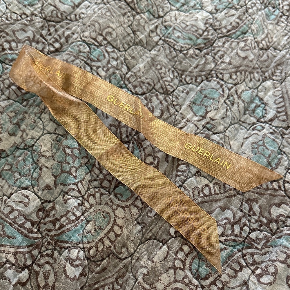GUERLAIN PARIS Gold Ribbon